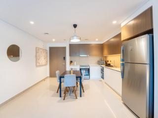 EasyGo - Exceptional 2BDR- Large Terrace-Pool Access - 3