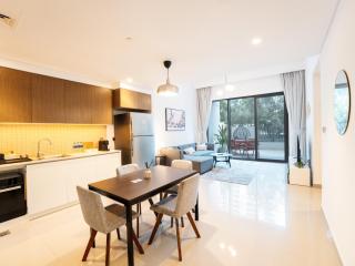 EasyGo - Exceptional 2BDR- Large Terrace-Pool Access - 4