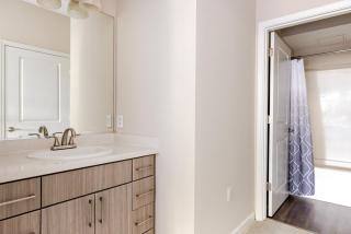 Blueground Emeryville pool nr Bay Street Park SFO-1988 - 1