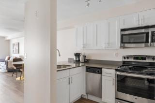 Blueground South Lake Union balcony nr Lake Union SEA-928 - 5