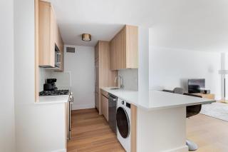 Blueground Yorkville pool nr Carl Schurz Park NYC-2094 - 5