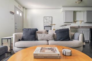 Blueground Downtown Austin pool nr Congress ATX-341 - 9