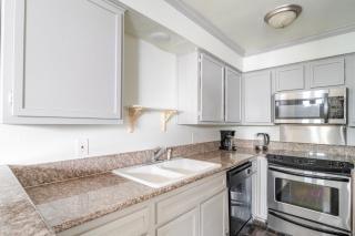 Blueground Downtown Austin pool nr Congress ATX-341 - 3