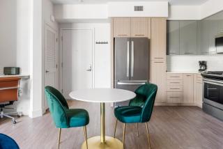 Blueground East Industrial pool nr Lake Elizabeth SFO-2000 - 5