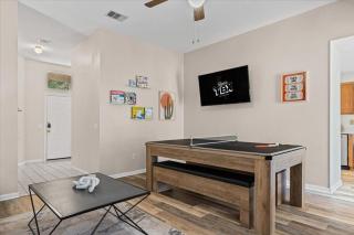 Hill Country Getaway Games, Fire Pit & Deck - 8