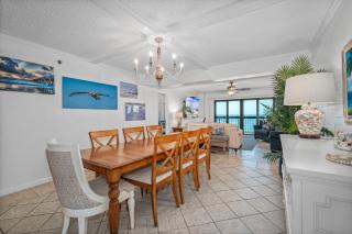 Luxury direct oceanfront corner penthouse with heated pool and garage parking - 7