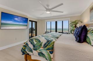 Luxury direct oceanfront corner with large private balcony, heated pool and garage - 9