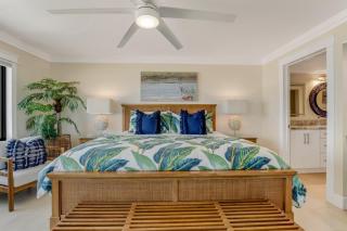 Luxury direct oceanfront corner with large private balcony, heated pool and garage - 1