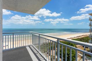 Updated direct oceanfront corner condo with large wrap-around balcony and heated pool - 9
