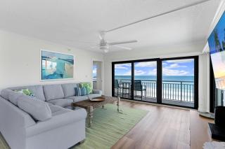 Updated direct oceanfront corner condo with large wrap-around balcony and heated pool - 3