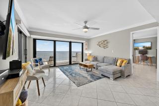 Updated direct oceanfront corner condo with a wrap-around balcony overlooking the heated pool - 3