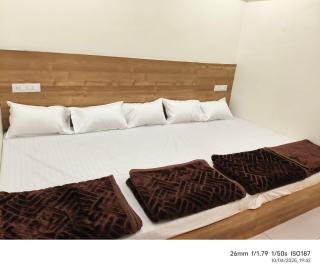 Hotel Gokul - 8