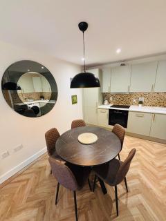 City Centre garden flat with Secure Parking - 6