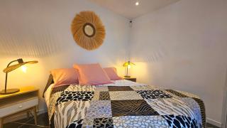 Charmant logement climatisé avec jardin à 5 min de la plage - 1