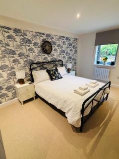 City Centre garden flat with Secure Parking - 7