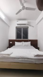 Unix Hotel And Guest House - 0