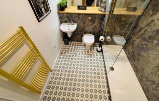 City Centre garden flat with Secure Parking - 9