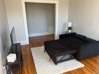 Full Apartment in Lynn - Fits 5 people - 8