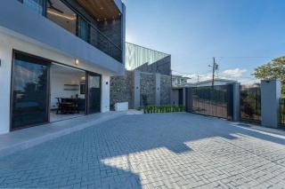 Beach Mode Luxury 3-Story House in Tamarindo - 1