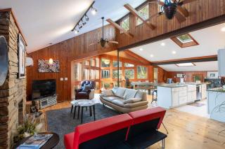 Secluded Waterfront Retreat With Backyard Beach - 7