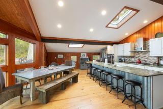 Secluded Waterfront Retreat With Backyard Beach - 4