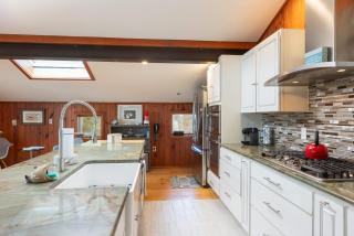 Secluded Waterfront Retreat With Backyard Beach - 3