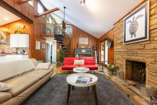 Secluded Waterfront Retreat With Backyard Beach - 1