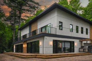 Luxury Lakefront 4 BDR, 10 Beds, 4 Bath - 8