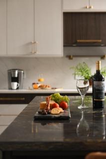 Luxury Lakefront 4 BDR, 10 Beds, 4 Bath - 5