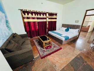 LUXE Penthouse 4BHK - 1