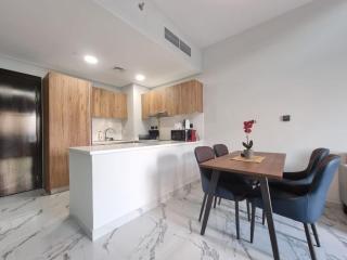 Stylish 3BR Duplex Near Cleveland & Galleria Mall - 2