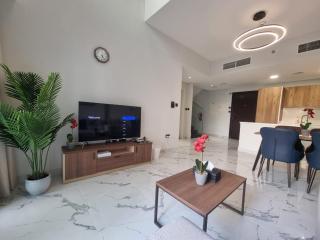 Stylish 3BR Duplex Near Cleveland & Galleria Mall - 1