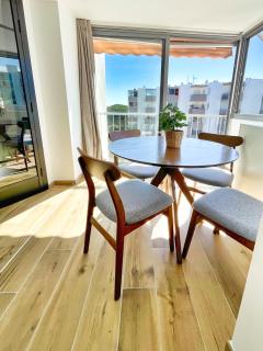 Centre Ville & Plage à 200m - Clim - Parking Privé - Netflix - 3