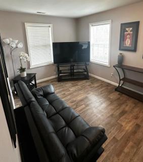 Glendale Cozy Gem 2b 1b queen,twin, trundle,sofa - 0