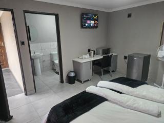 Vation Nation Guest House - 8