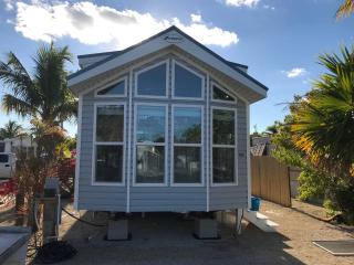 Waterfront Tiny Home w/ Pool, Beach, Dock, Kayaks - Key Largo - 4
