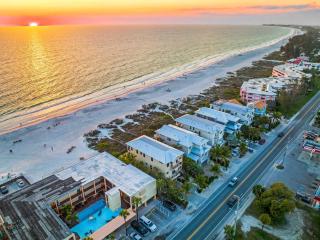 Beach Side Paradise - Luxury Home on the Beach - 7