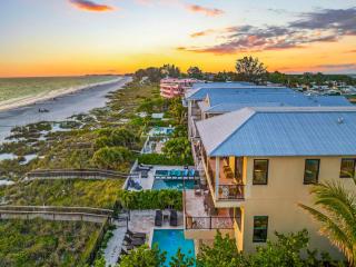 Beach Side Paradise - Luxury Home on the Beach - 4