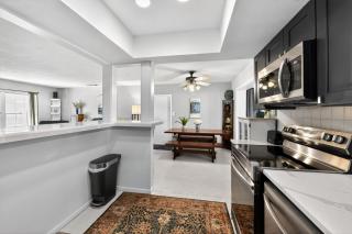 Cozy Haven near Manatee Memorial and Great Beaches - 4