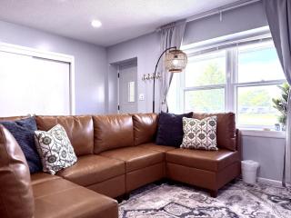 Quiet and Relaxing 2 Bedroom in Little Canada - 9