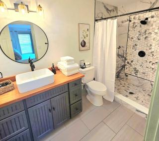 Entire House Charming 4 BR Home on Lewisville Lake - 4