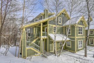 3BR Chalet, Private Sauna, Walk to Ski Village - 7