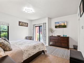 Luxurious gated Condo in Sabino cyn, resort style living - 5