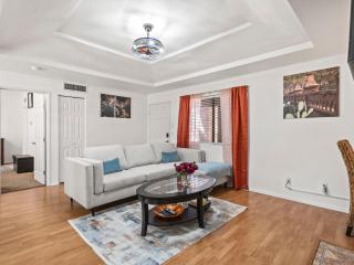 Luxurious gated Condo in Sabino cyn, resort style living - 4