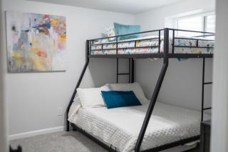 Springs Basecamp Near Airport, Zoo and Iconic Sights - 9