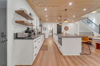 Luxurious cabin sleeps 15 The Woodford - 0