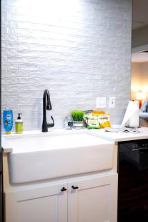 Adorable 2 King Bed Frenchtown Home - 4