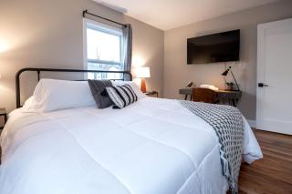 Adorable 2 King Bed Frenchtown Home - 3