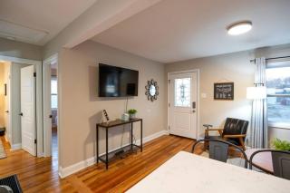 Adorable 2 King Bed Frenchtown Home - 1