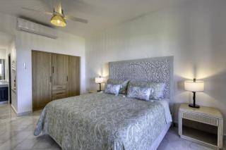 Beautiful Beachfront Condo With Spectacular Views - 2